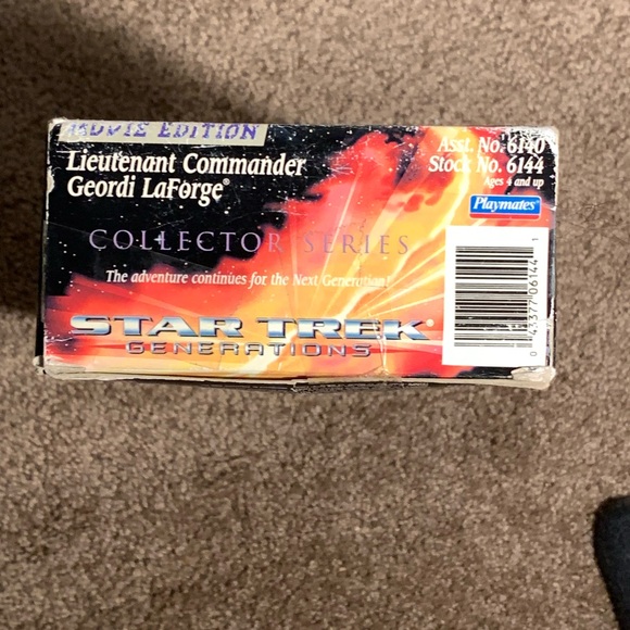 Star Trek Generations Doll - Picture 5 of 8